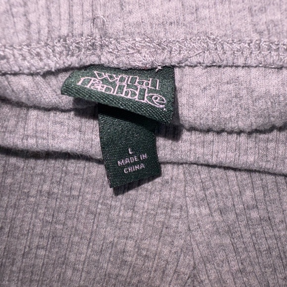 Gray Ribbed High-Waisted Flare Leggings - Picture 5 of 6